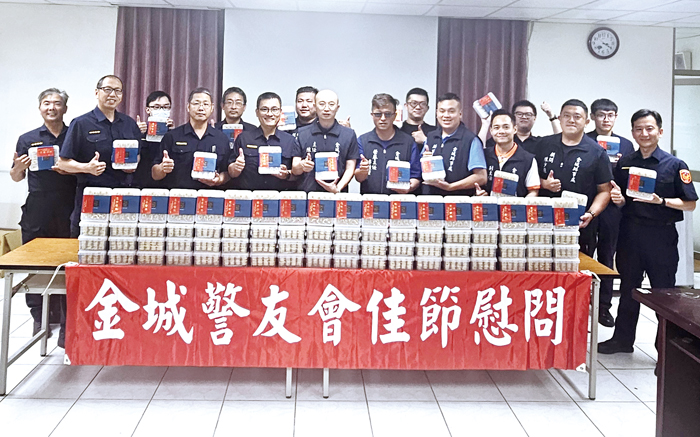 端午將至,警友會金城辦事處感謝警察同仁守護治安。(金城分局提供)