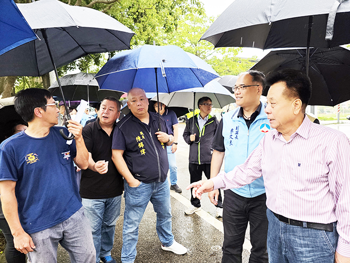 縣議會下鄉考察烈嶼鄉汙水建設,關切如何提升生活品質。(許峻魁攝)