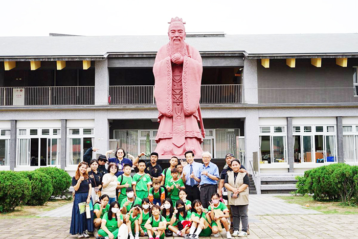 屏東長榮百合國小師生訪金湖國小附設幼兒園。
(金湖國小提供)
