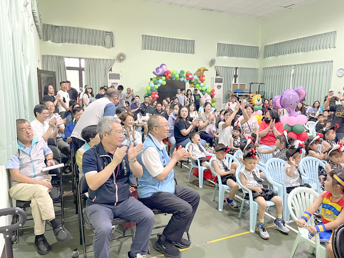 述美國小畢業典禮。(陳麗妤攝)