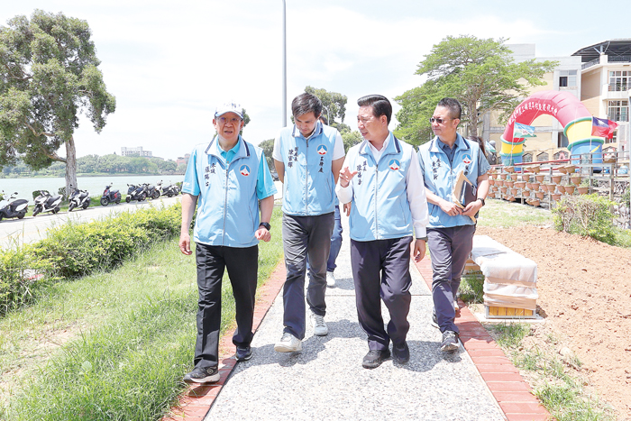 縣長陳福海與相關單位前往太湖周遭會勘。(薛子軒攝)