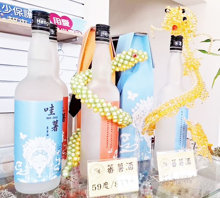 何厝蕃薯酒。
(蔡麗玉攝)