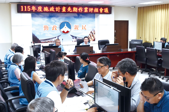 縣府召開115年度施政計畫先期作業評核第二場次會議,由縣長陳福海親自主持。(莊煥寧攝)