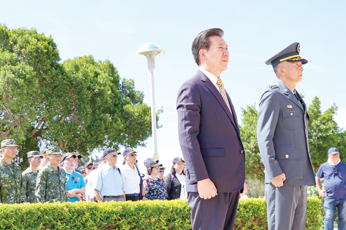 「胡璉將軍逝世四十八周年」追思祭典,由縣長陳福海、金門防衛指揮部指揮官黃先任擔任主祭官。(薛子軒攝)