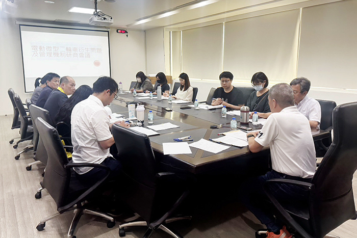 縣府召開「縣內電動微型二輪車衍生問題及管理機制研商會議」,進一步強化微型電動二輪車管理與宣導作為。(縣府提供)