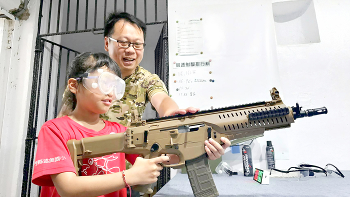 「走入碉堡│守護記憶」讓學子體驗戰地文化。(述美國小提供)