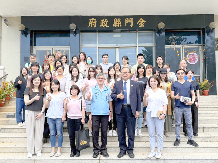 行政院人事行政總處人事長蘇俊榮與金門縣政府人事系統召開業務交流座談會後合照。（陳冠霖攝）