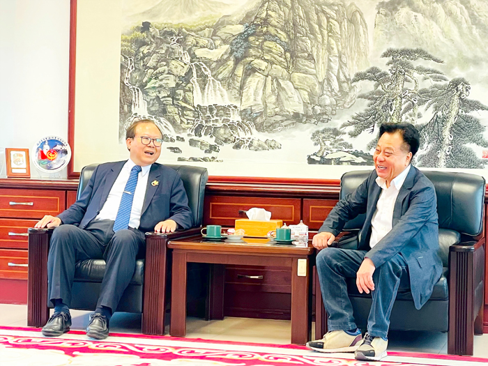 行政院人事行政總處人事長蘇俊榮拜會議長洪允典。（議會提供）