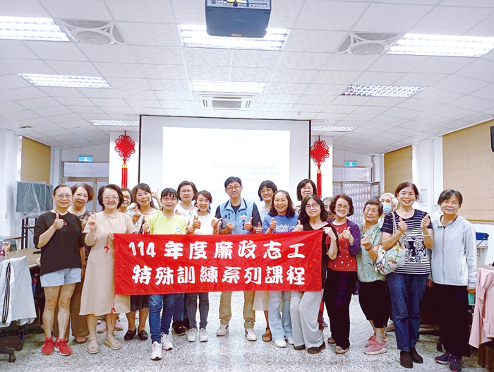 金門縣政府廉政志工特殊訓練課程，圖為繪本故事表達力基本訓練合照。（縣府提供）