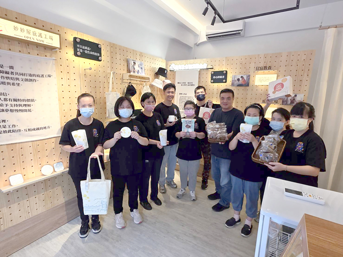 妙妙屋庇護工場於後浦十六藝文特區設立據點,並在四日下午開始試營運。
(許峻魁攝)