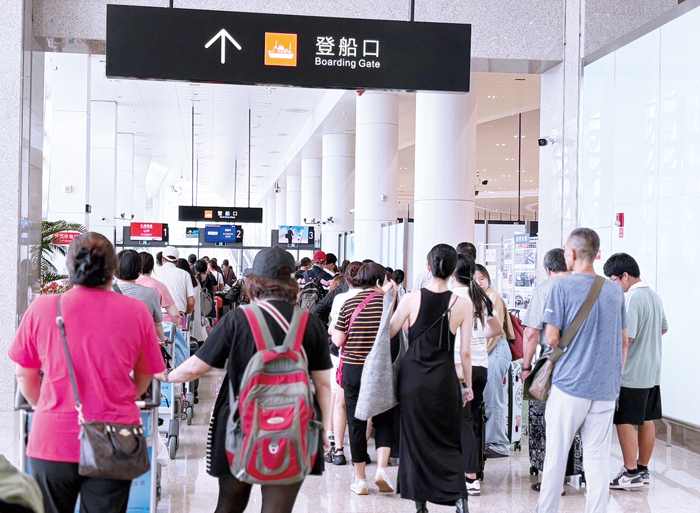 金廈泉「小三通」今年往來旅客至六月底累計86萬1,738人次。(李金生攝)