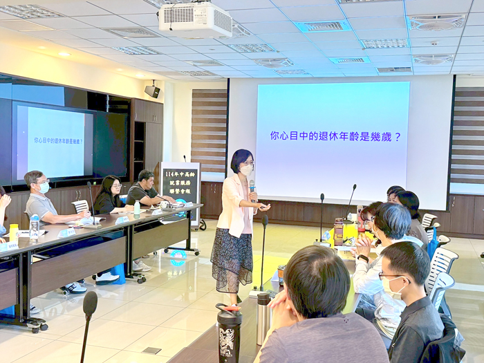 因應中高齡就業,金門就業中心召開聯繫會報。(金門就業中心提供)