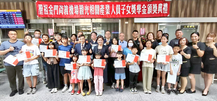 聖祖機場合照。(蔡麗玉攝)