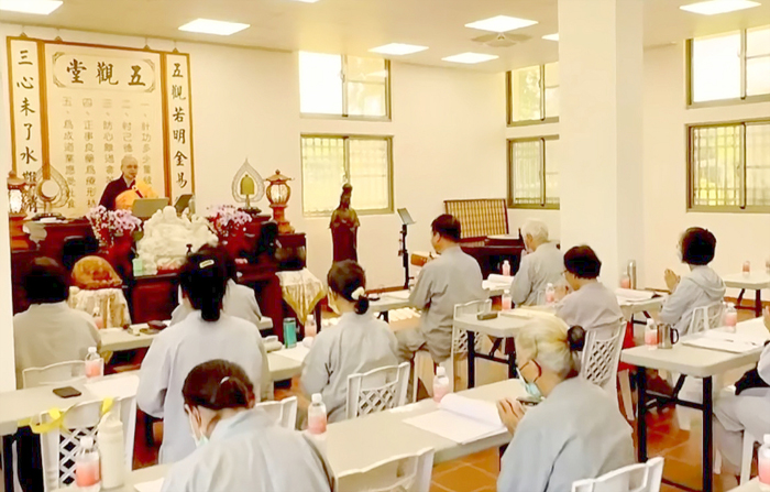 福慧寺獲家住台中的林姓民眾慨捐AED,將辦理「CPR心肺復甦術暨AED操作訓練課程」,以推廣急救觀念。(福慧寺提供)
