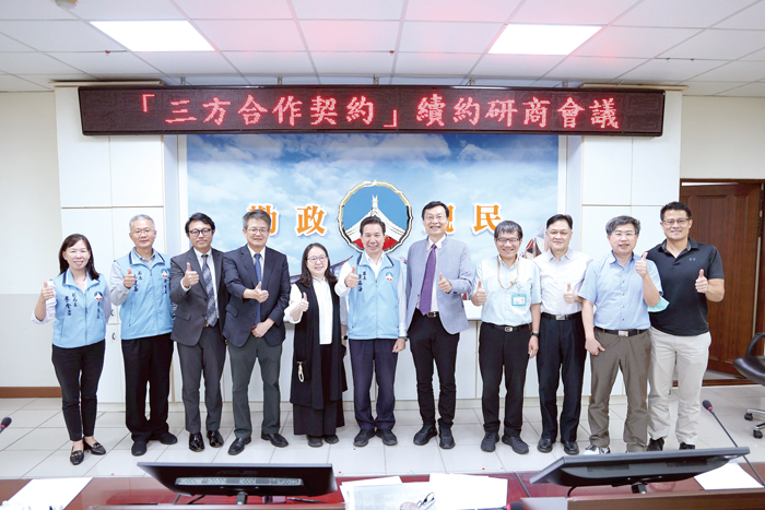 金門縣政府昨日召開金門醫療三方合作契約續約研商會議。（薛子軒攝）