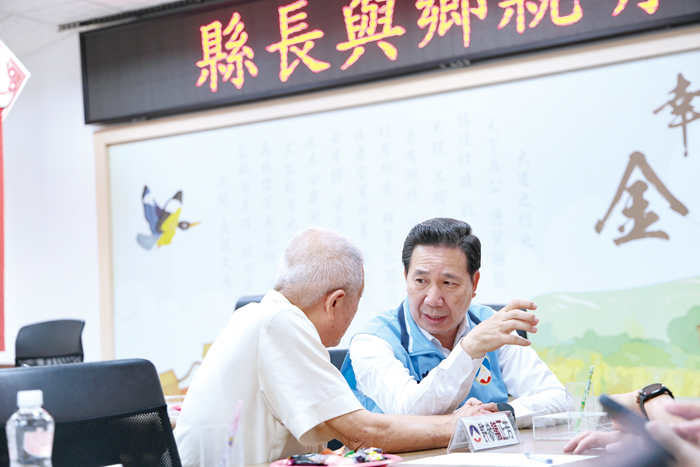 金門縣政府18日舉辦「縣長與鄉親有約」活動,縣長陳福海親自聽取民意。(薛子軒攝)