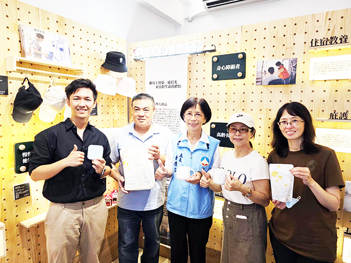 新店推「貝果」、燕麥棒等商品。
(許峻魁攝)
