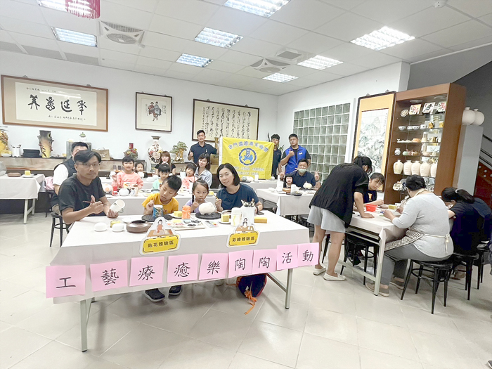 金門青商會主辦工藝療癒樂陶陶。
（該會提供）