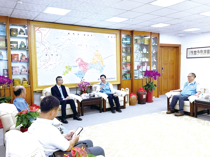 馬忠亮處長拜會金門縣長陳福海,中央地方攜手強化政風協作。(李映蓉攝)