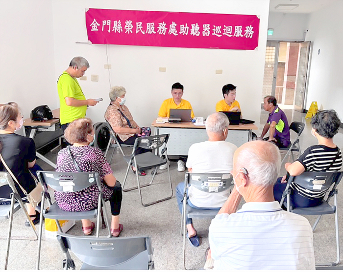 榮民服務處舉辦助聽器巡迴服務，貼心為長輩提供聽力檢測、助聽器調整與維修等專業服務。
（榮服處提供）