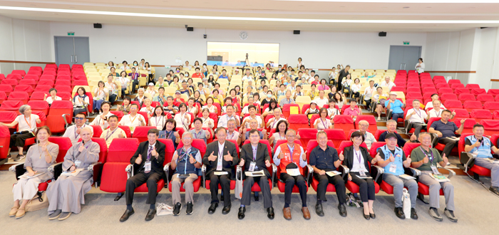 財團法人福智文教基金會在金門大學舉辦「2025第十屆儒學營」，各界來賓和學員參與開幕式。
（福智文教基金會提供）