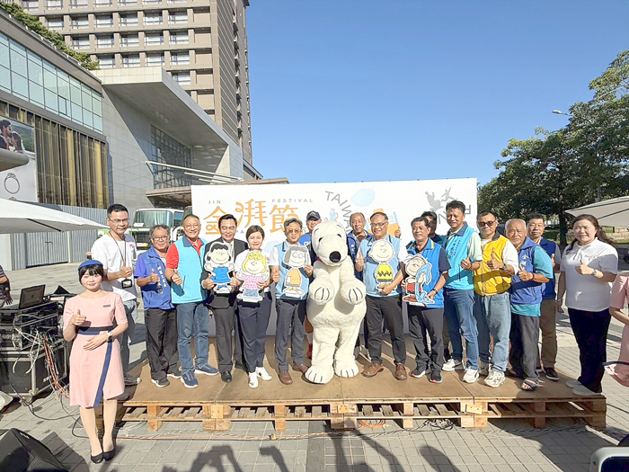 金湖廣場金湃節市集活動開幕。(呂肇中攝)