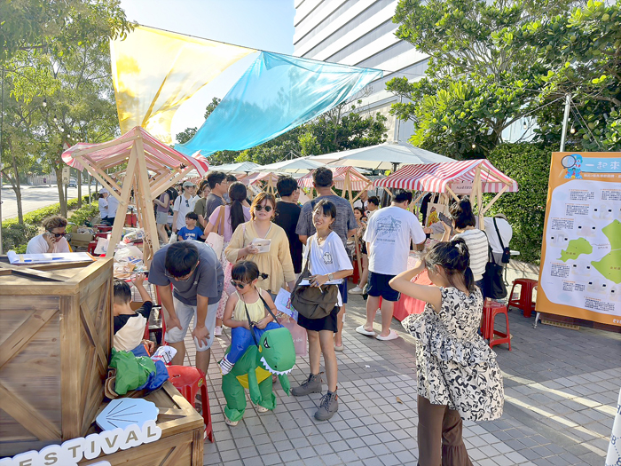 金湖廣場金湃節市集活動開幕。(呂肇中攝)