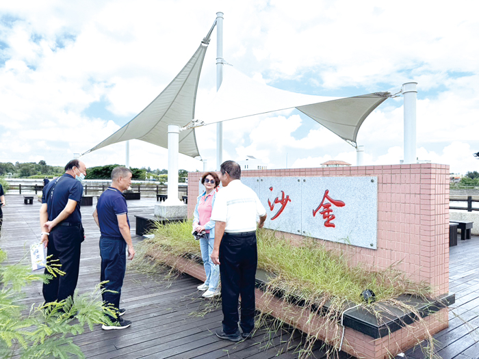 金沙鎮民代表會下鄉勘察金沙一、二橋周邊雜草、頹屋及洋山（九女山）風獅爺周邊環境。（金沙鎮公所、金沙鎮民代表會提供）