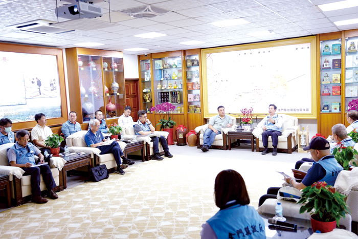 縣長陳福海主持跨年與元宵專案會議，邀集各單位共同討論規劃方向。（薛子軒攝）