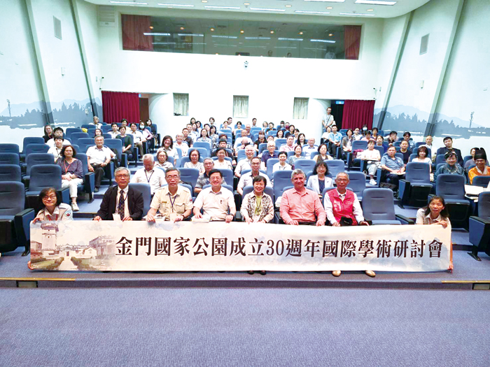 金管處研討會落幕,參加者合影。(許峻魁攝)