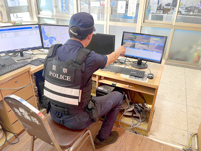 遊客乘車遺落手機,警方透過監視器協尋。(金城分局提供)