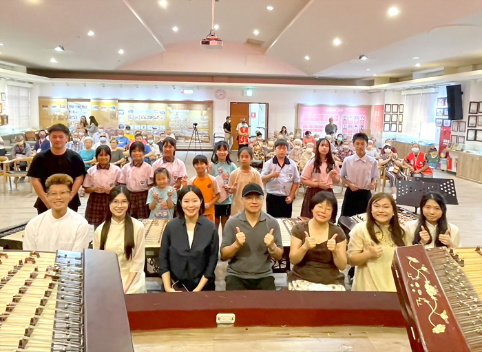 金門縣揚琴演奏人才培訓營前進大同之家公益演出。(文化局提供)