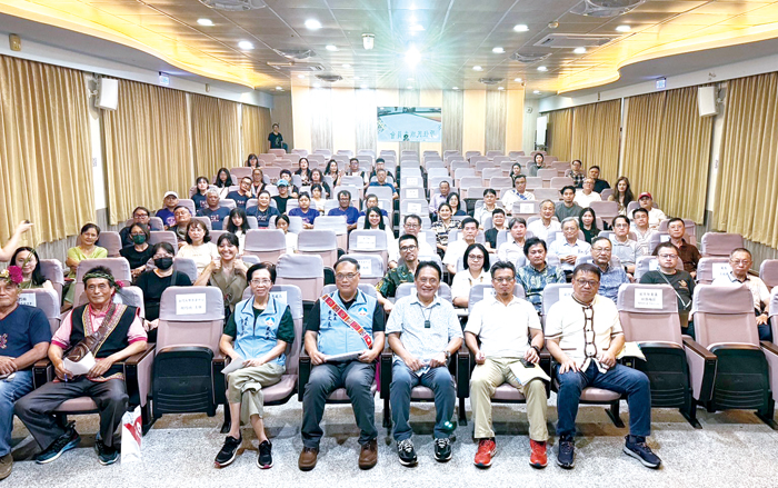 原住民族委員會主任委員曾智勇率領一級主管團隊,首度前往金門縣政府拜會副縣長李文良,並與在地原住民族人舉行座談。
(原民會提供)