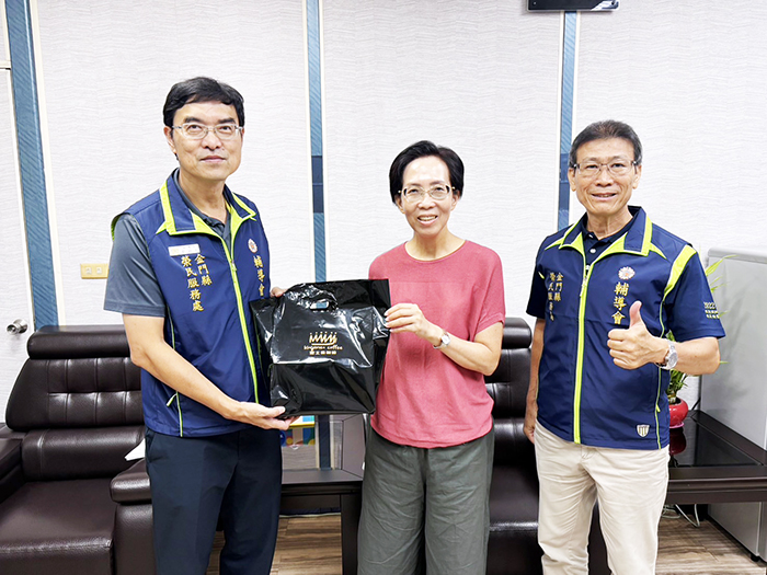 金門縣榮民服務處近日拜會縣政府民政處處長許慧婷。
(榮服處提供)