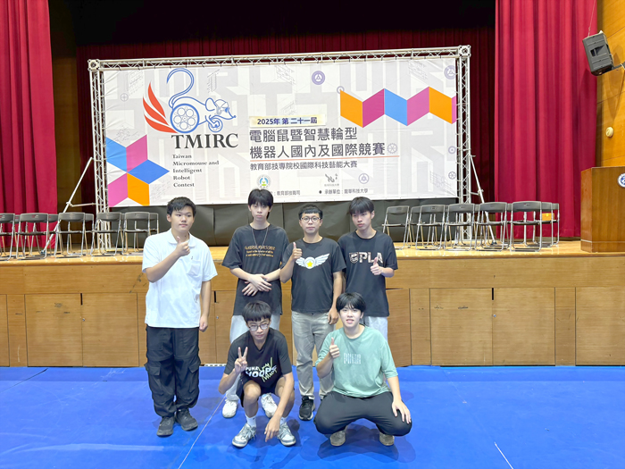 金門農工在2025年第二十一屆電腦鼠暨智慧輪型機器人國內及國際競賽中脫穎而出,奪下多項殊榮。(金門農工提供)