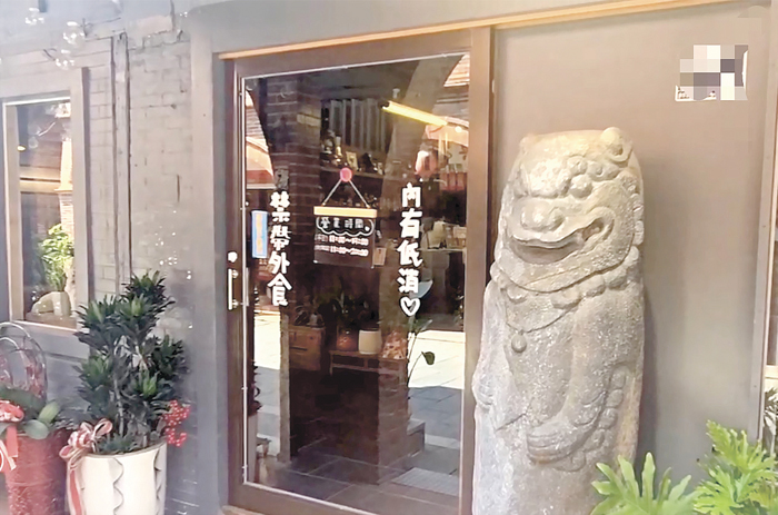 店家有店內低消、禁帶外食的規定。(讀者提供)