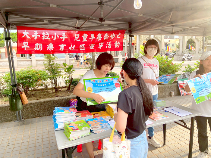 金門縣政府社會處委託瑪利亞基金會辦理的金門縣早期療育服務中心,推出自製的「兒童發展順口溜」宣導小卡。(該中心提供)