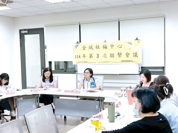 社會處長王茲繐主持聯繫會議。（該中心提供）