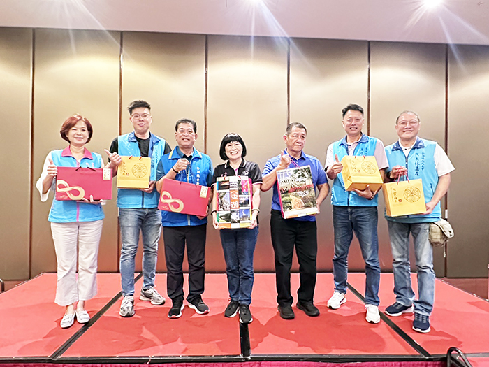 新北市永和區公所參訪團在區長周慶珍率領下，一行10人專程拜會金湖鎮。（金湖鎮公所提供）