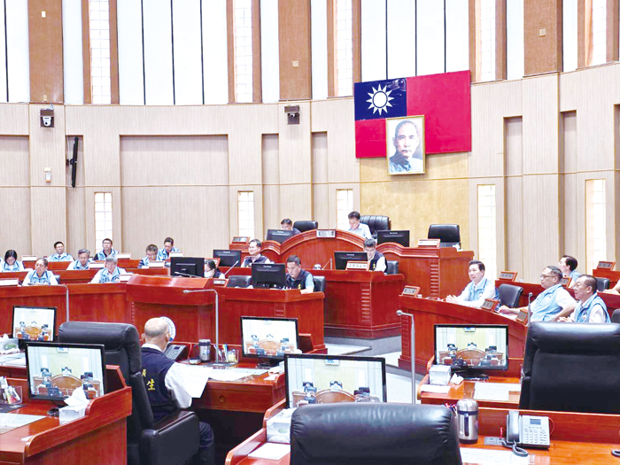 縣議會昨日召開第八屆第十二次臨時會議。（許峻魁攝）