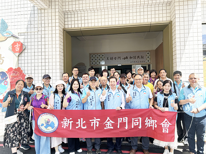 縣長陳福海、副縣長李文良歡迎新北市金門同鄉會理事長陳金農一行到訪，相見歡並合影。（許加泰攝）
