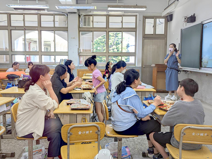 金沙國中辦理職親講座、12年國教宣導活動及班親會。（金沙國中提供）
