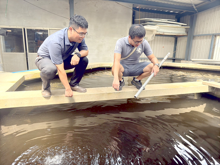 再生魚坊與國立金門高級農工職業學校展開產學合作，攜手培育兼具實務操作能力與生態理念的新世代青年。（呂肇中攝）