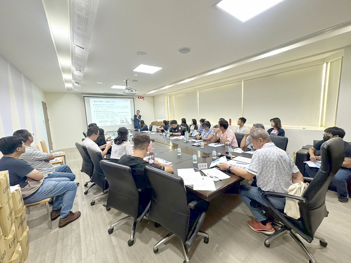 為因應即將到來的大陸十一長假旅遊高峰，金門縣政府觀光處召開「因應十一長假地區微型電動二輪車管理及防範會議」。（觀光處提供）