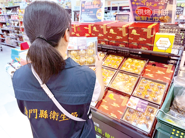衛生局針對秋節食品取樣抽驗。（衛生局提供）