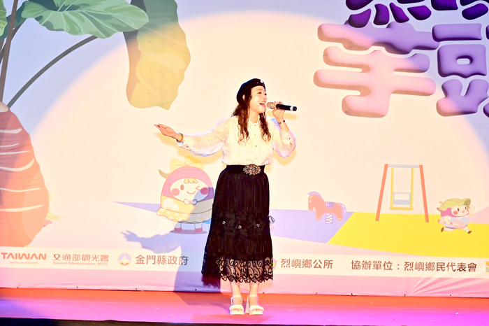 芋頭季晚會，藝人秀蘭瑪雅演出。（許加泰攝）