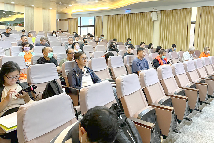 縣政府社會處於縣府多媒體簡報室舉辦「丙種職業安全衛生業務主管教育訓練」。
(縣府提供)