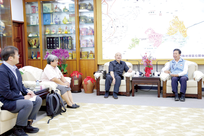 金門縣長陳福海接待日本台灣交流協會代表片山和之，雙方就教育、觀光及地方合作議題進行交流。（薛子軒攝）