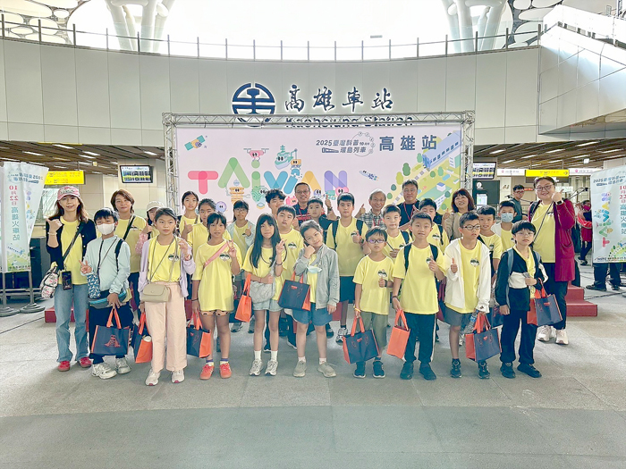 金鼎國小師生參與科普環島列車活動。
(金鼎國小提供)