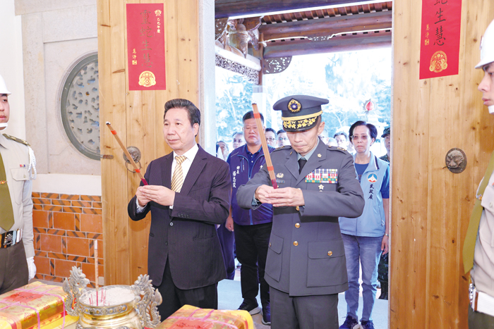 金門縣政府與金門防衛指揮部昨日舉行秋祭古寧頭戰役陣(公)亡將士暨萬聖祠先靈祭典。(薛子軒攝)